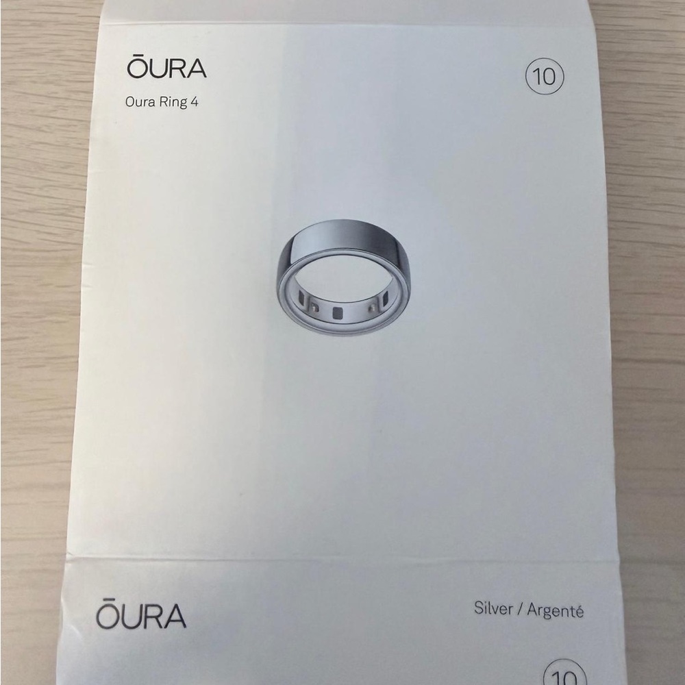 Oura Ring 4 in Shiny Silver